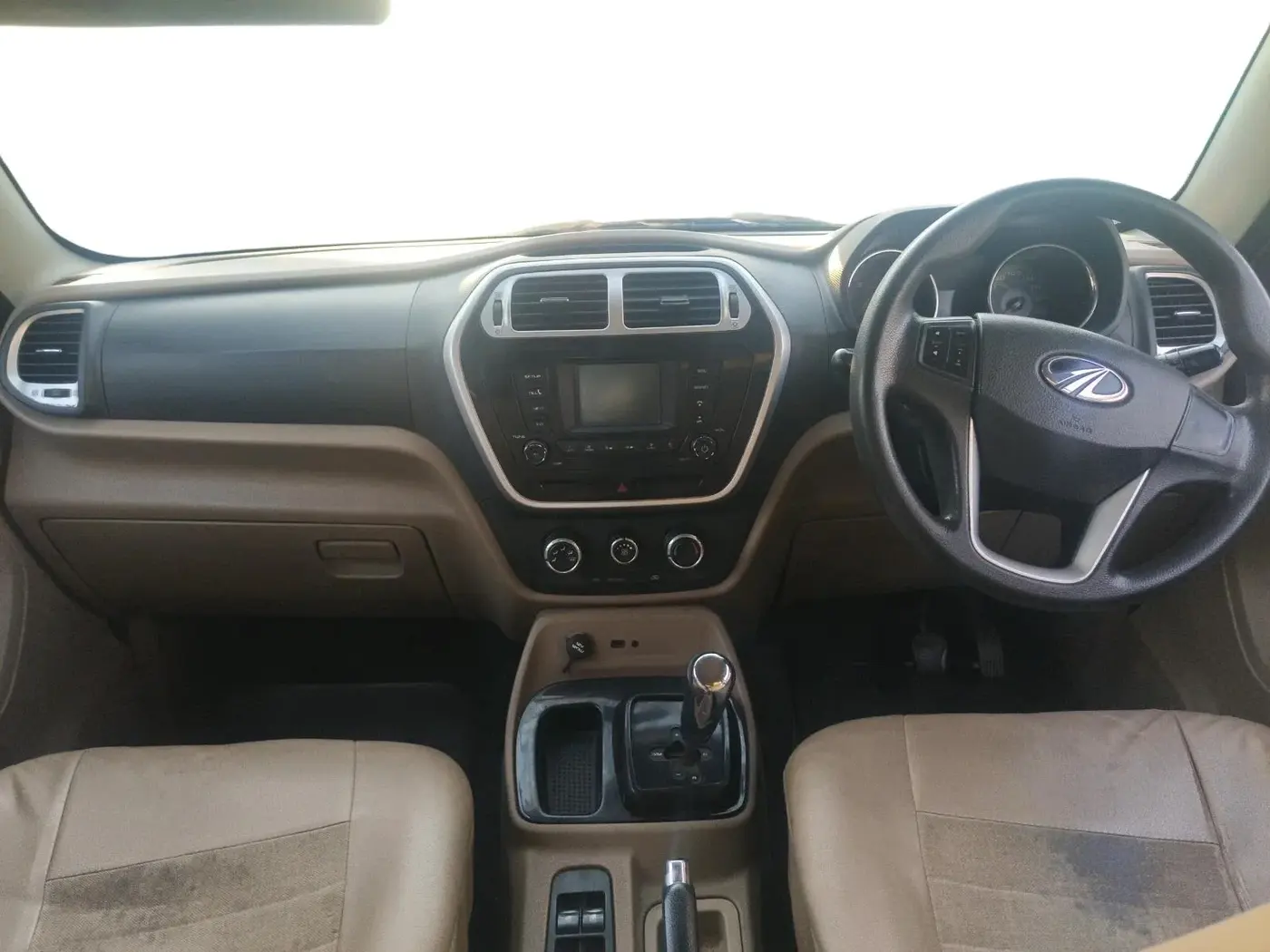 2016 Mahindra TUV300 T8 AMT, Diesel, Automatic, 1,17,605 km, interior