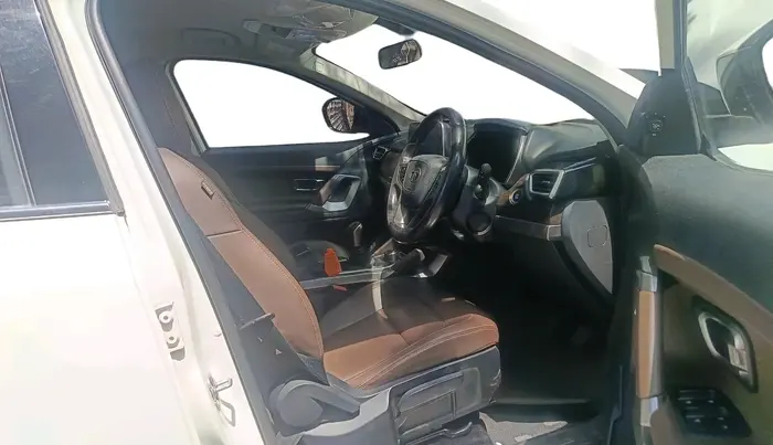 2019 Tata Harrier XZ 2.0L, Diesel, Manual, 1,07,422 km, interior
