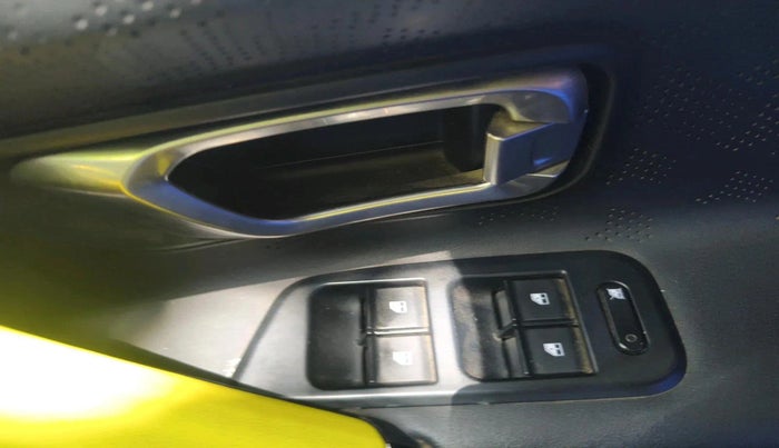 2023 Tata Harrier FEARLESS PLUS DUAL TONE AT, Diesel, Automatic, 37,631 km, interior