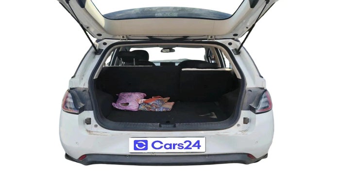 2024 MG Windsor EV Excite, Electric, Automatic, 29,045 km, exterior