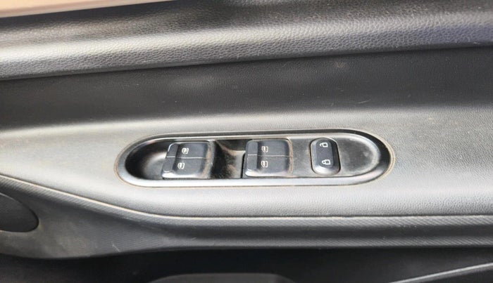 2024 MG Windsor EV Excite, Electric, Automatic, 29,045 km, interior