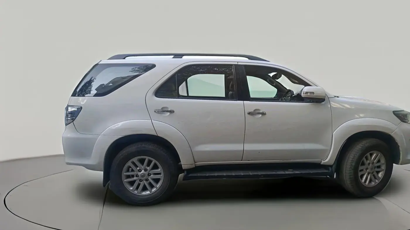 2014 Toyota Fortuner 3.0 4X4 MT, Diesel, Manual, 2,14,687 km, exterior