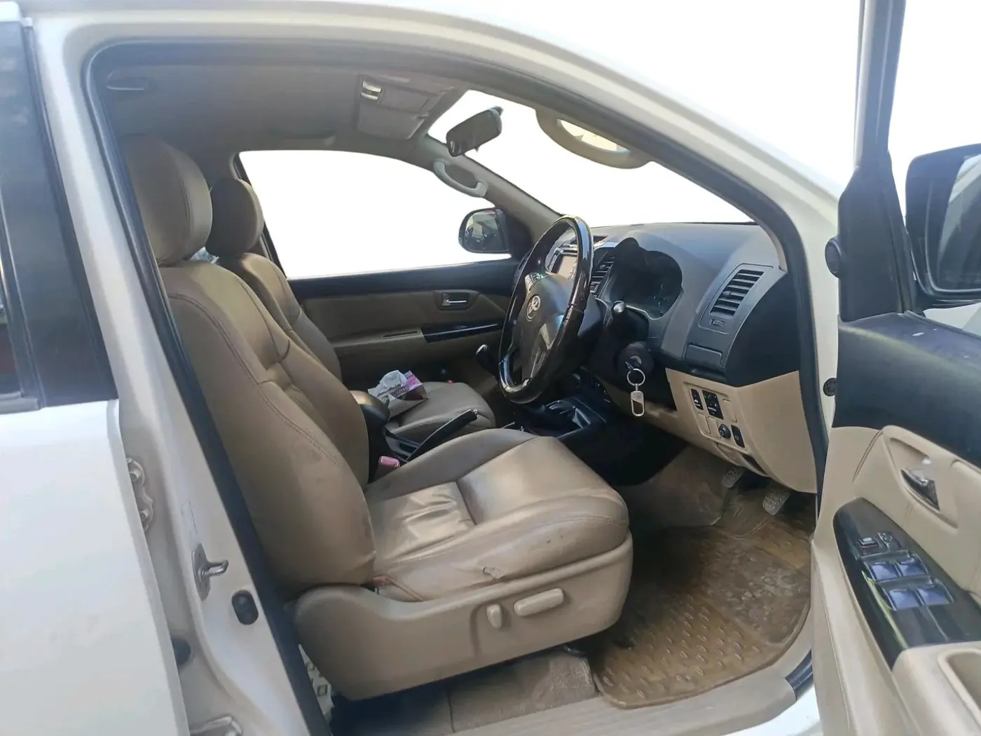 2014 Toyota Fortuner 3.0 4X4 MT, Diesel, Manual, 2,14,687 km, interior