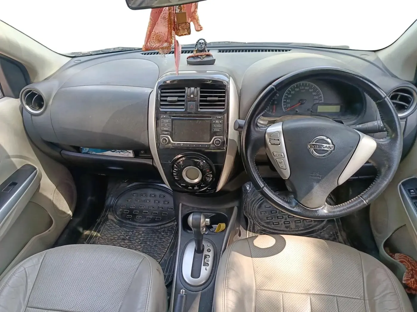 2017 Nissan Sunny XV CVT, Petrol, Automatic, 69,798 km, interior