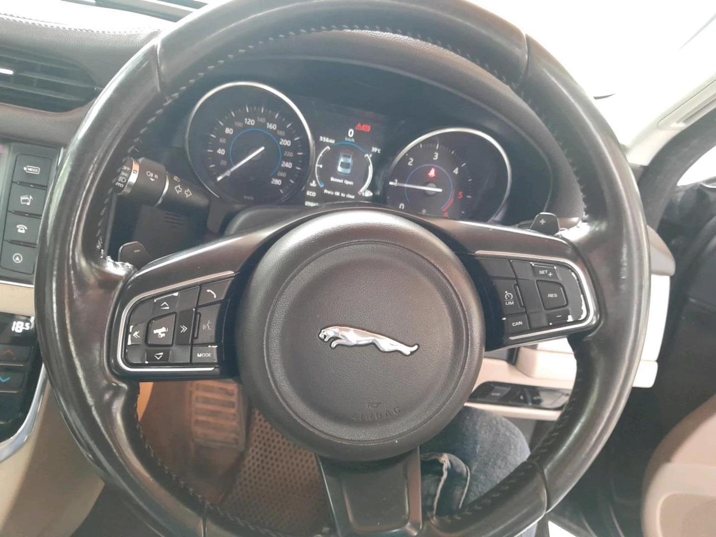 2016 Jaguar XF 2.0 DIESEL, Diesel, Automatic, 98,694 km, interior