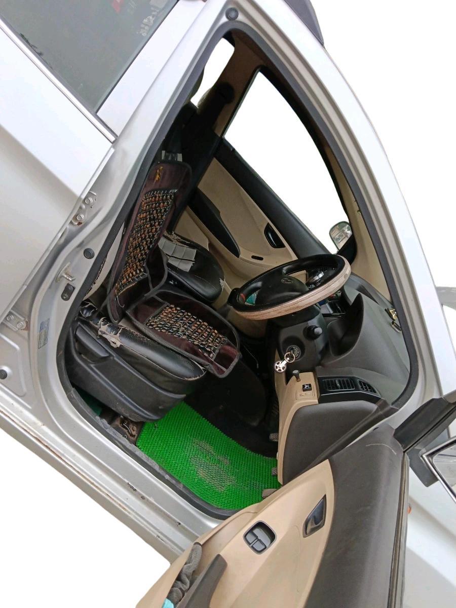 2014 Hyundai Eon ERA +, CNG, Manual, 9,66,074 km, interior