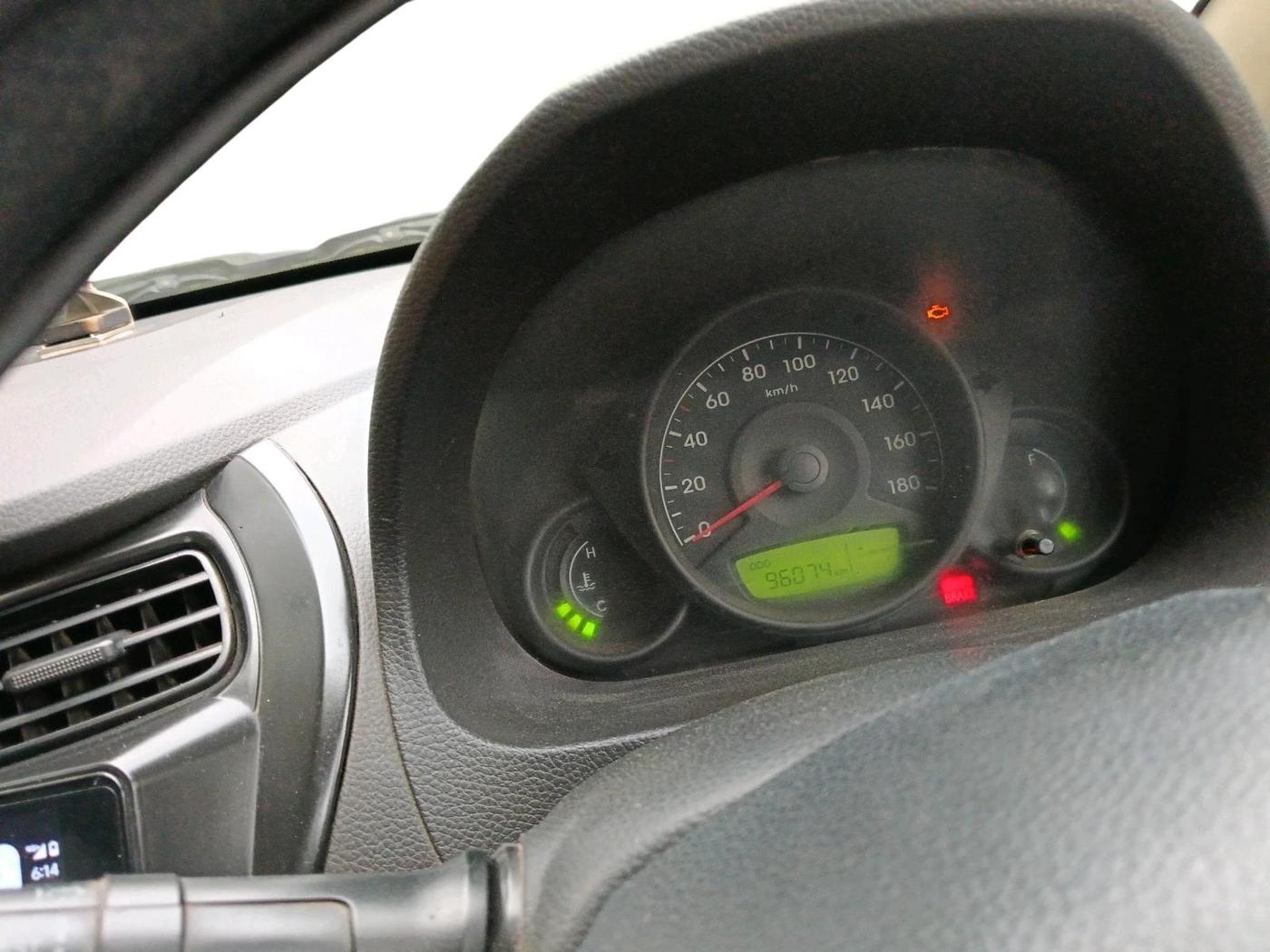 2014 Hyundai Eon ERA +, CNG, Manual, 9,66,074 km, interior