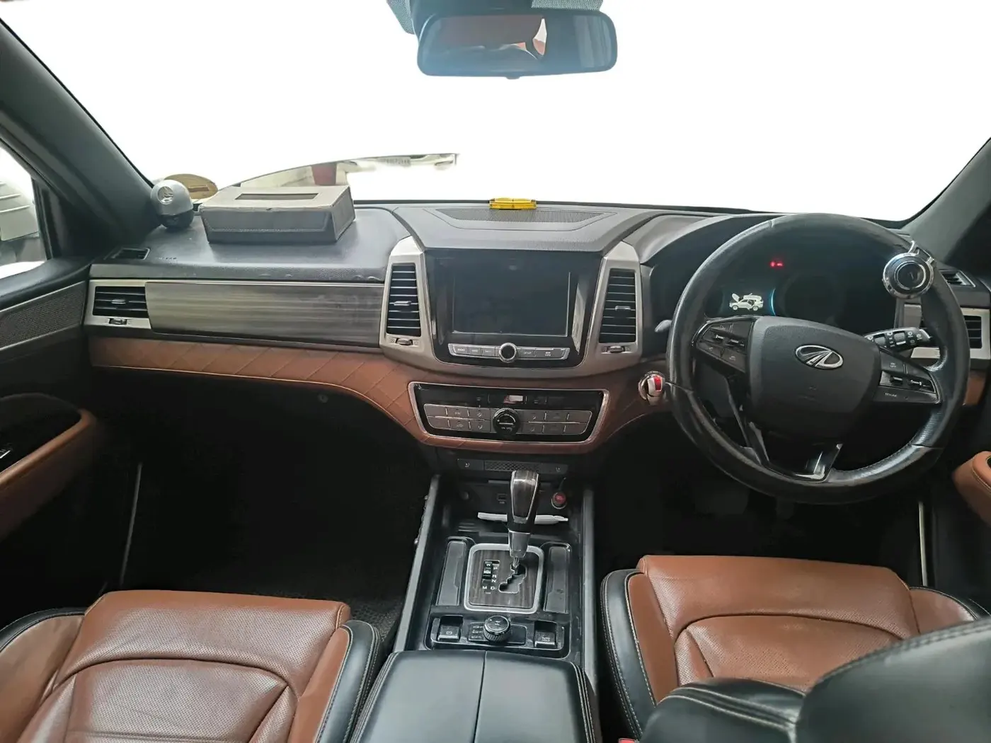 2019 Mahindra ALTURAS G4 4WD AT, Diesel, Automatic, 1,59,728 km, interior