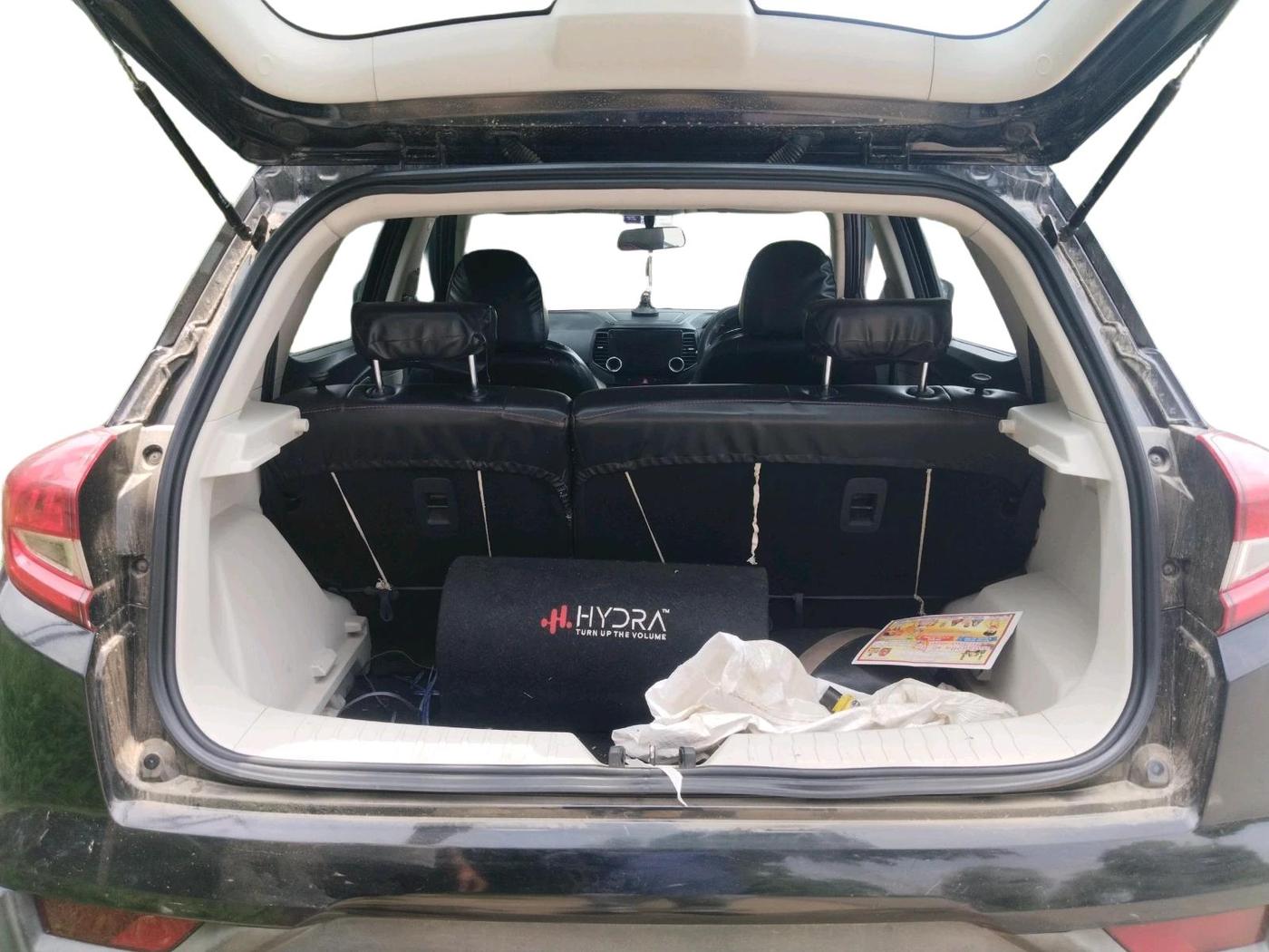 2023 Mahindra XUV300 W6 1.5 Diesel, Diesel, Manual, 49,556 km, exterior