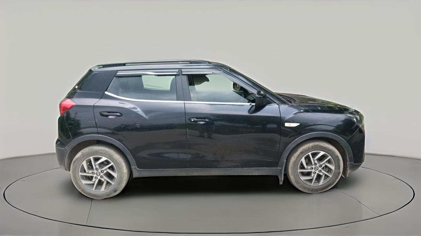 2023 Mahindra XUV300 W6 1.5 Diesel, Diesel, Manual, 49,556 km, exterior
