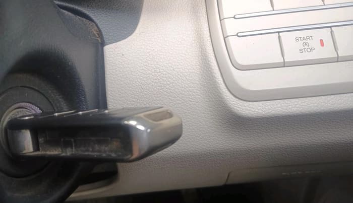 2022 Mahindra XUV300 W6 1.5 Diesel, Diesel, Manual, 1,14,775 km, interior