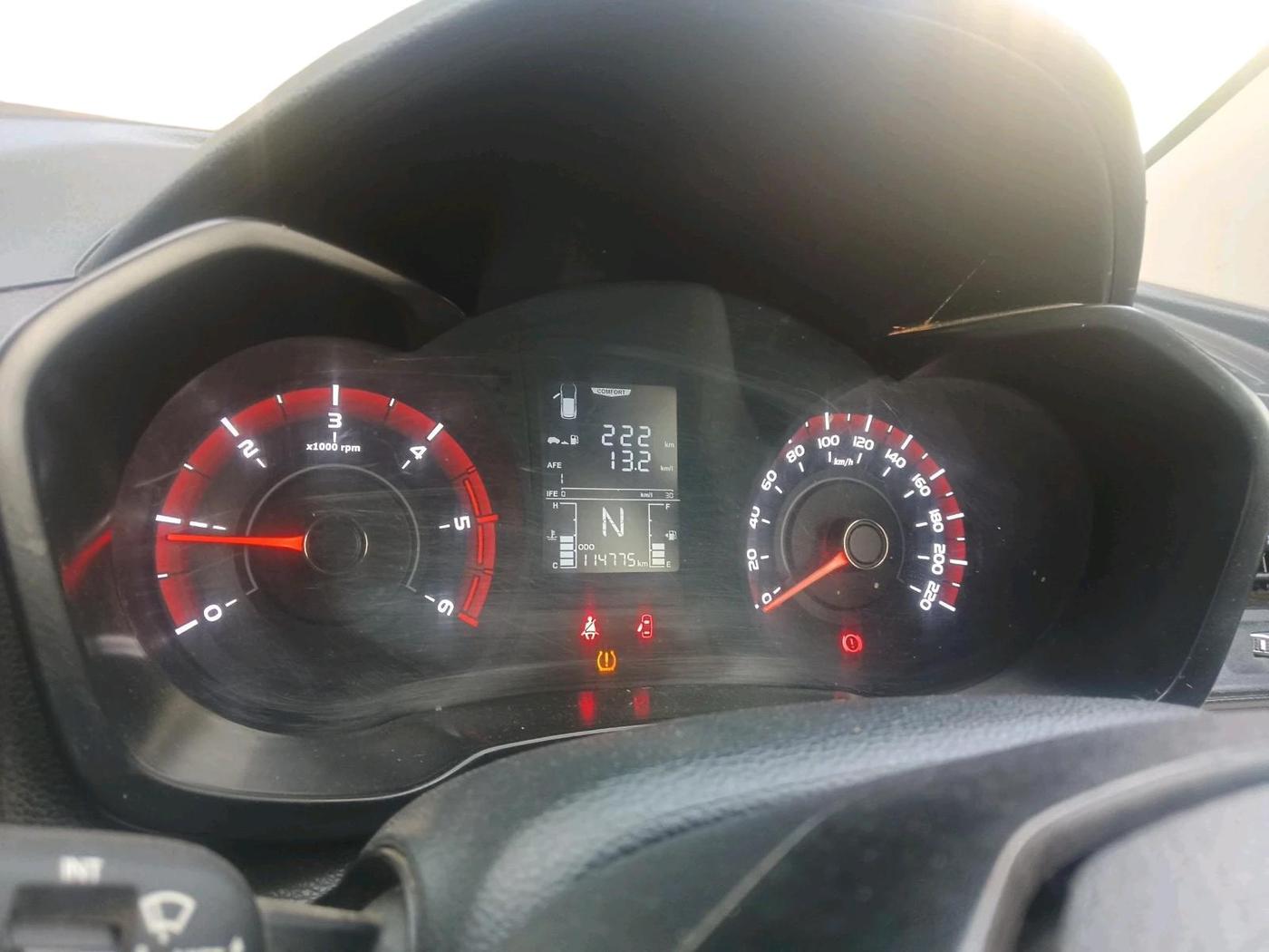 2022 Mahindra XUV300 W6 1.5 Diesel, Diesel, Manual, 1,14,775 km, interior