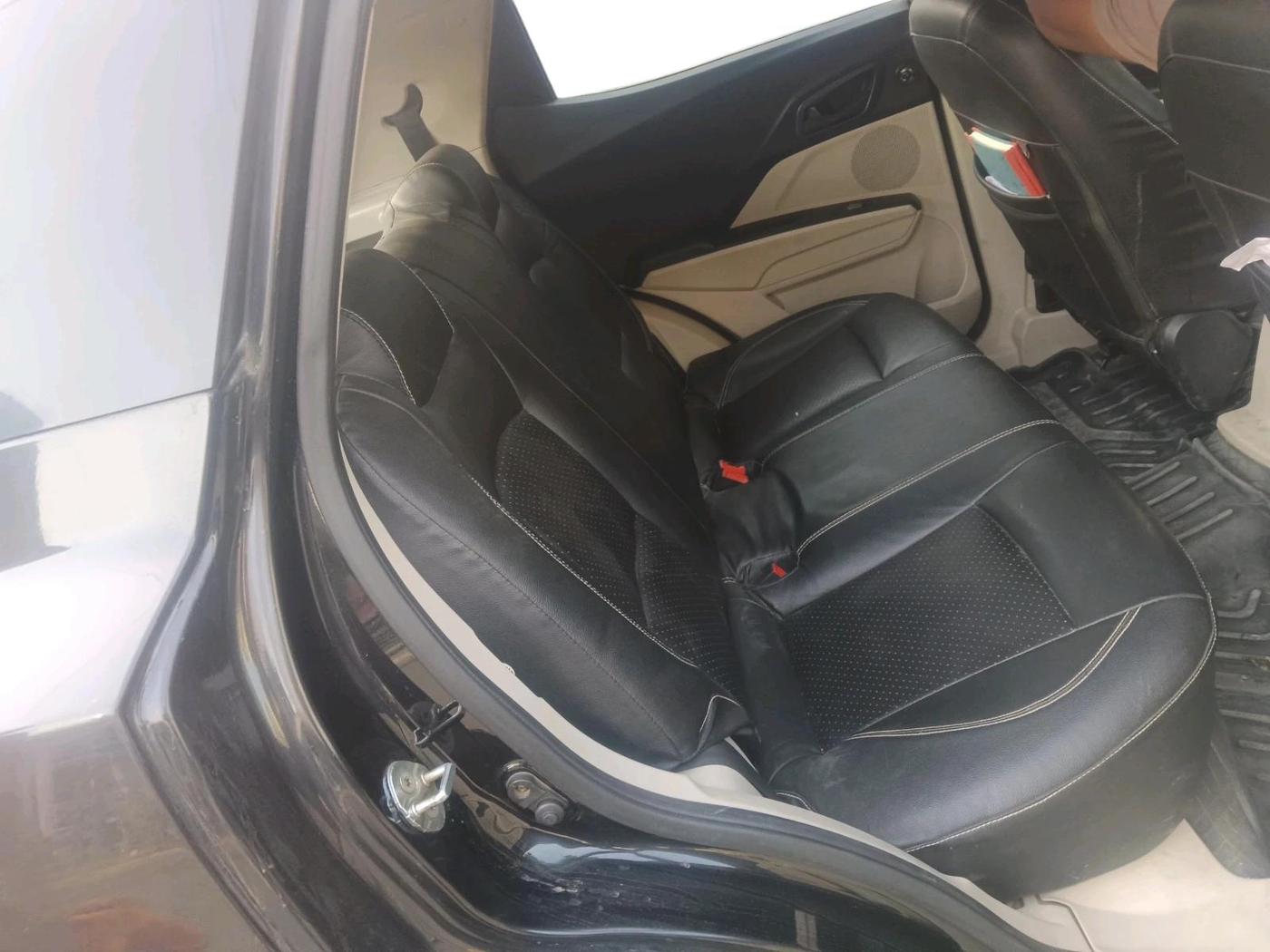 2022 Mahindra XUV300 W6 1.5 Diesel, Diesel, Manual, 1,14,775 km, interior