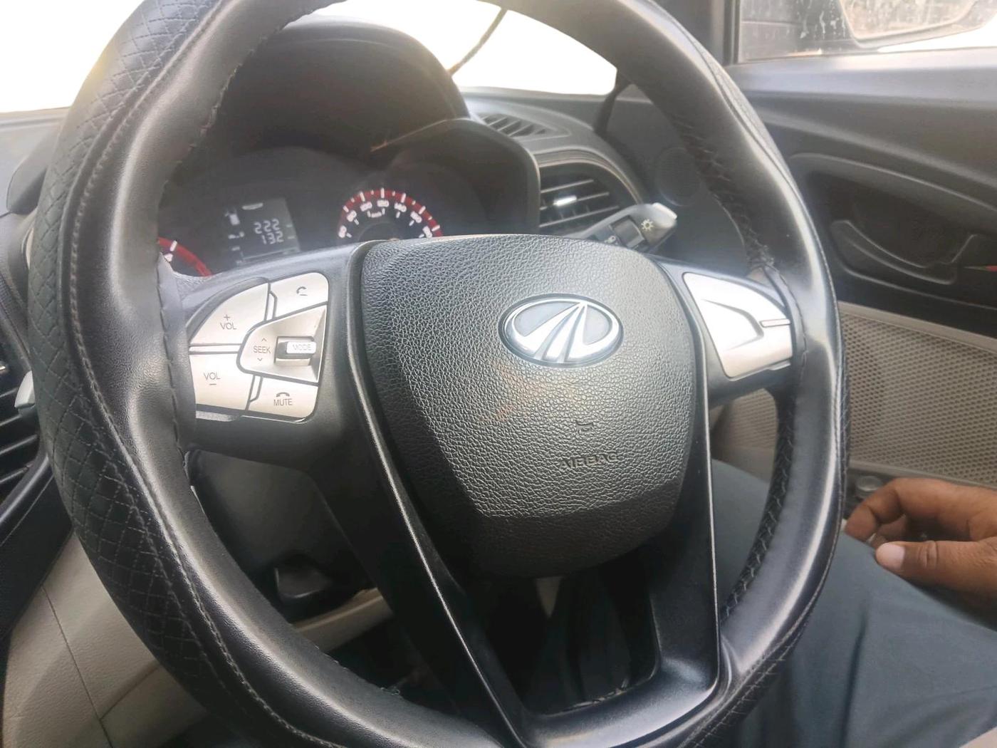 2022 Mahindra XUV300 W6 1.5 Diesel, Diesel, Manual, 1,14,775 km, interior