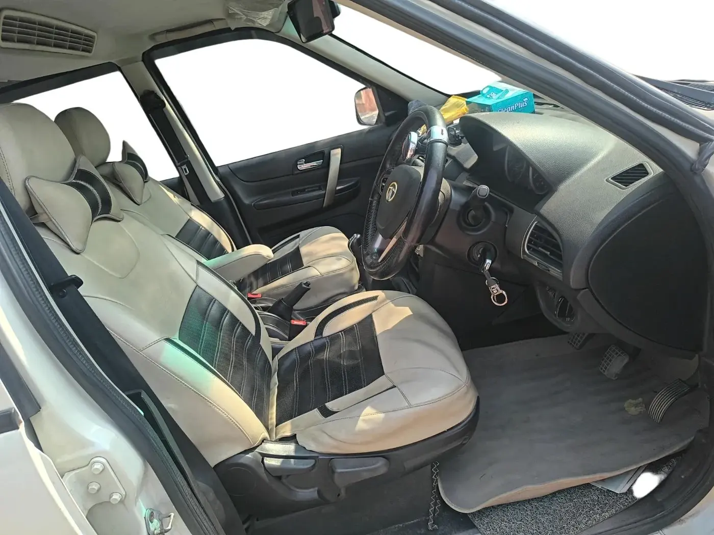 2015 Tata Safari Storme 2.2 EX 4X2, Diesel, Manual, 1,02,341 km, interior