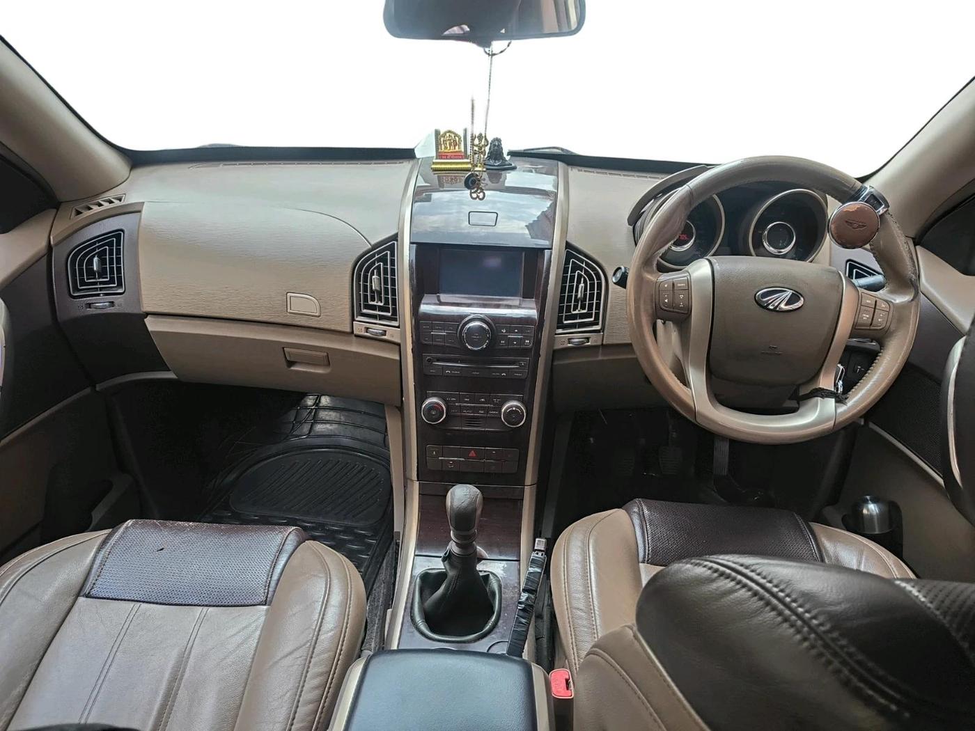 2015 Mahindra XUV500 W8, Diesel, Manual, 90,000 km, interior