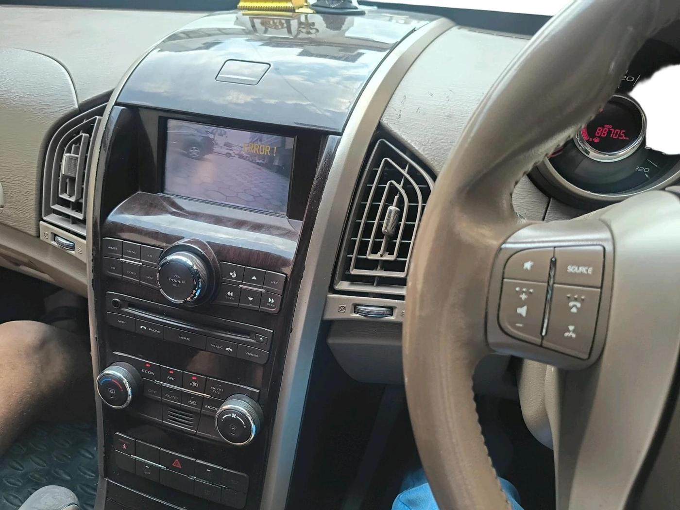2015 Mahindra XUV500 W8, Diesel, Manual, 90,000 km, interior