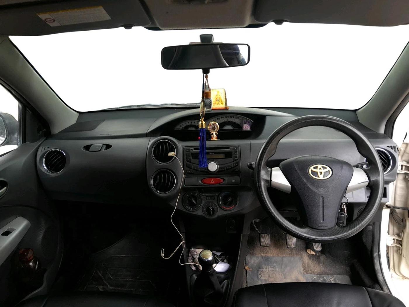 2012 Toyota Etios Liva V, Petrol, Manual, 88,632 km, interior