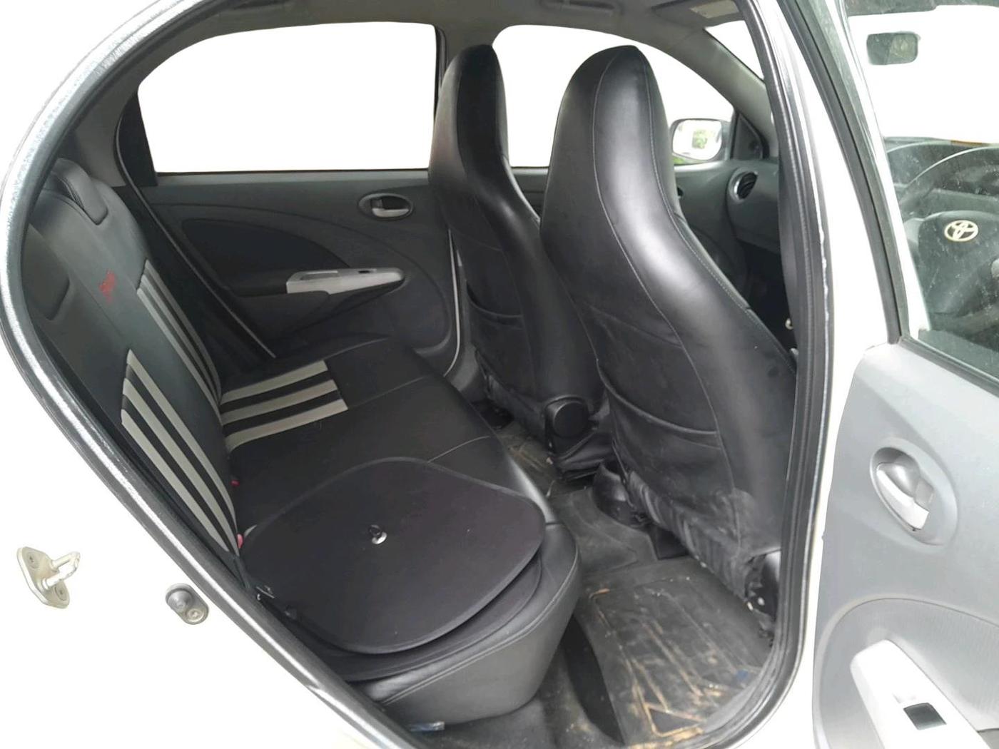 2012 Toyota Etios Liva V, Petrol, Manual, 88,632 km, interior