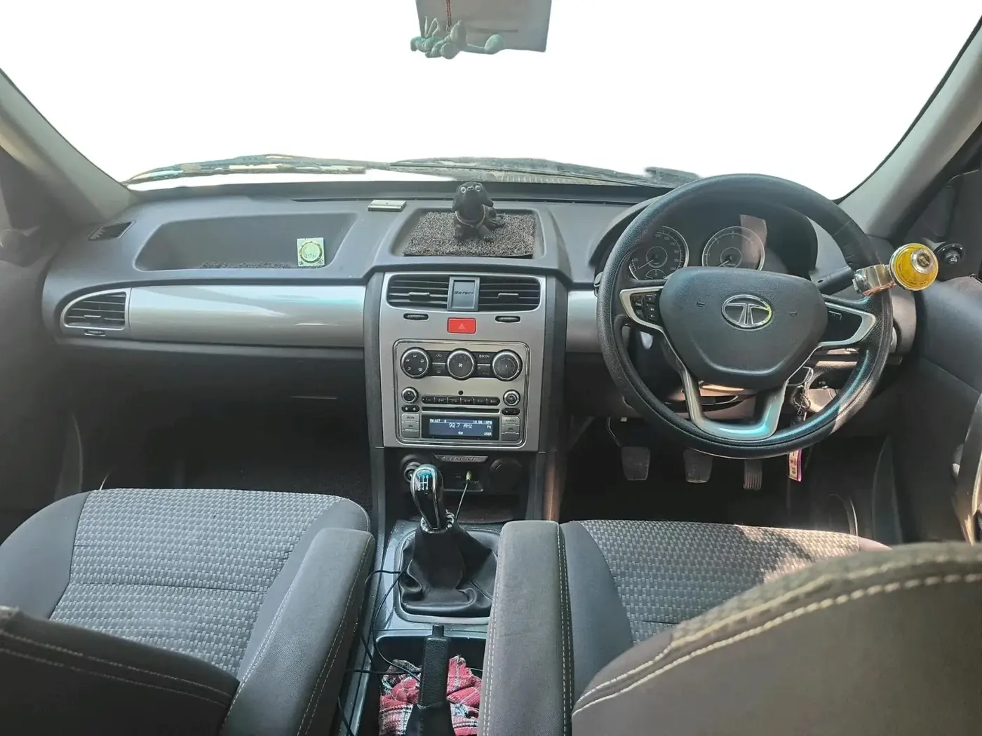 2015 Tata Safari Storme 2.2 EX 4X2, Diesel, Manual, 1,12,850 km, interior