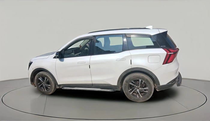 2022 Mahindra XUV700 AX 5 P MT 5 STR, Petrol, Manual, 32,295 km, exterior