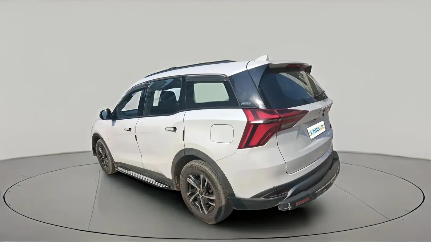 2022 Mahindra XUV700 AX 5 P MT 5 STR, Petrol, Manual, 32,295 km, exterior
