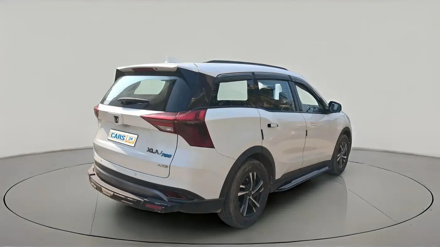 2022 Mahindra XUV700 AX 5 P MT 5 STR, Petrol, Manual, 32,295 km, exterior