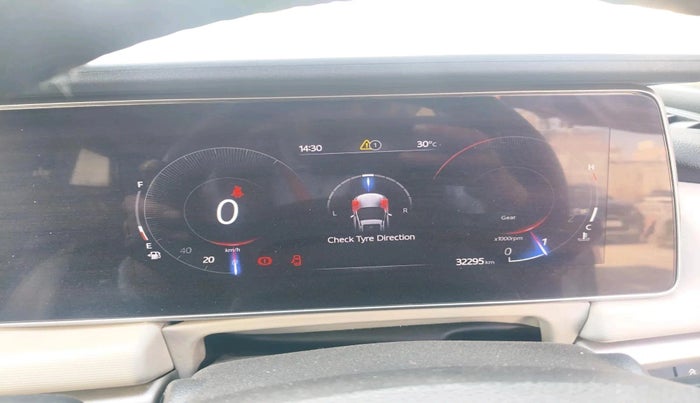 2022 Mahindra XUV700 AX 5 P MT 5 STR, Petrol, Manual, 32,295 km, interior