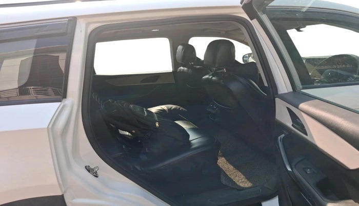 2022 Mahindra XUV700 AX 5 P MT 5 STR, Petrol, Manual, 32,295 km, interior