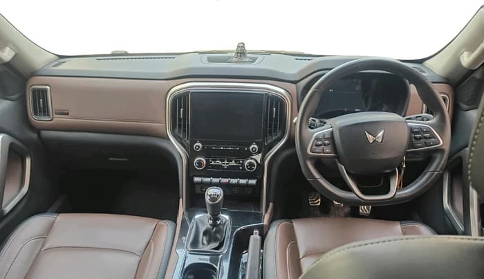 2024 Mahindra SCORPIO-N Z8 Select Petrol MT, CNG, Manual, 13,063 km, interior