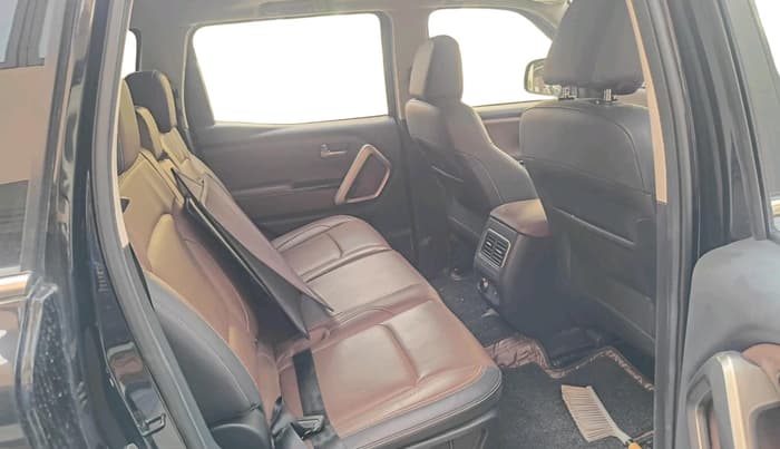 2024 Mahindra SCORPIO-N Z8 Select Petrol MT, CNG, Manual, 13,063 km, interior