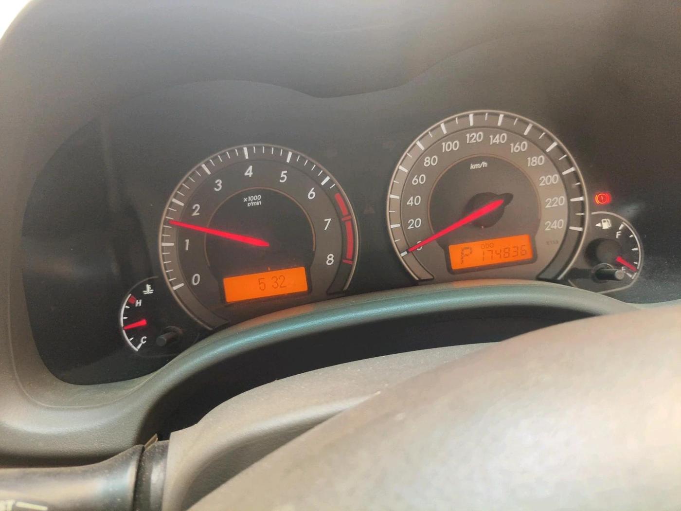 2011 Toyota Corolla AE111 AT, CNG, Automatic, 1,74,836 km, interior