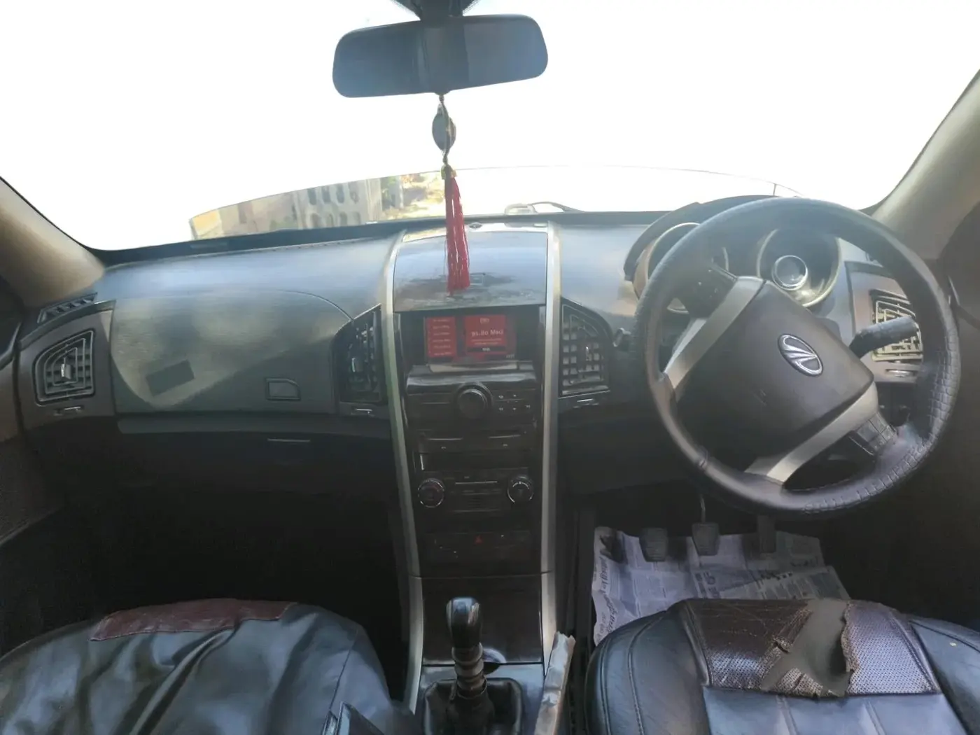 2013 Mahindra XUV500 W8, Diesel, Manual, 1,90,042 km, interior