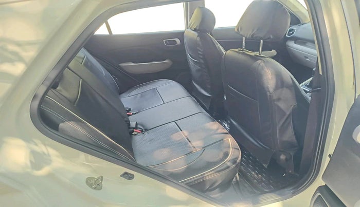 2023 Hyundai VENUE S(O) 1.2, Petrol, Manual, 11,015 km, interior