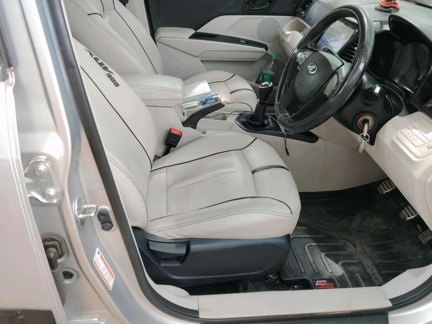 2021 Mahindra XUV300 W6 1.5 Sunroof Diesel, Diesel, Manual, 71,990 km, interior