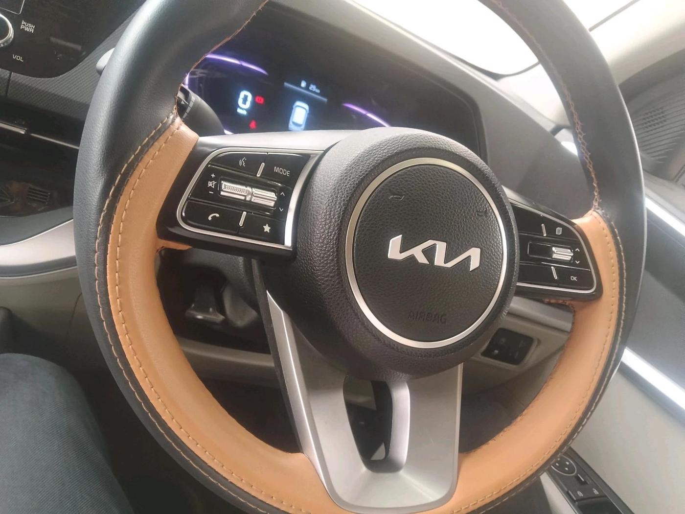 2024 KIA CARENS Prestige (O) 1.5 Petrol 7 STR, Petrol, Manual, 15,092 km, interior