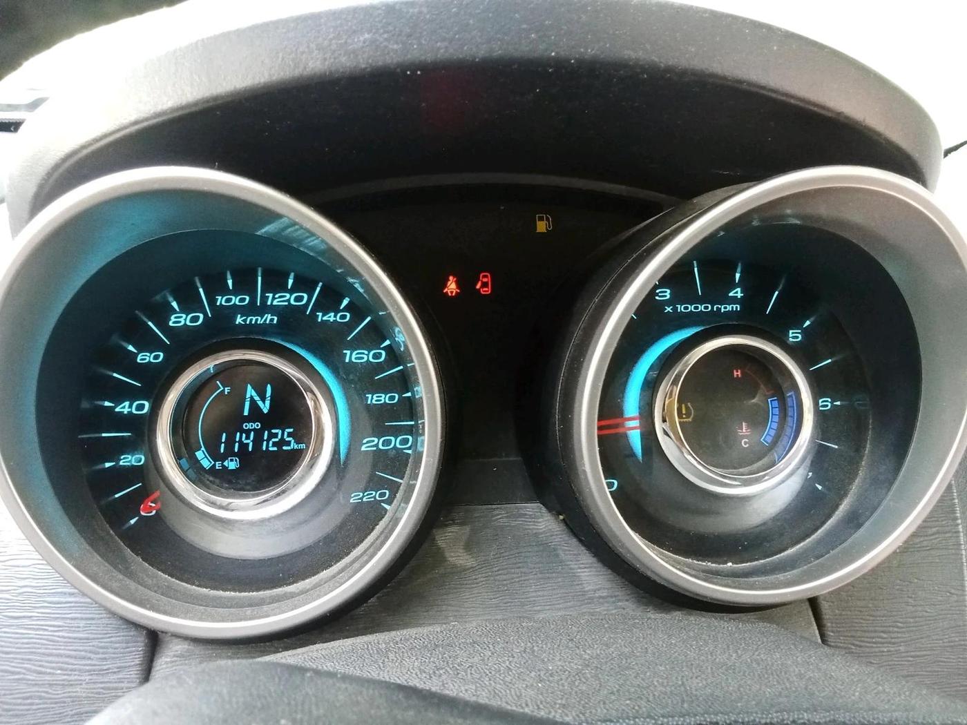 2018 Mahindra XUV500 W9, Diesel, Manual, 1,14,125 km, interior