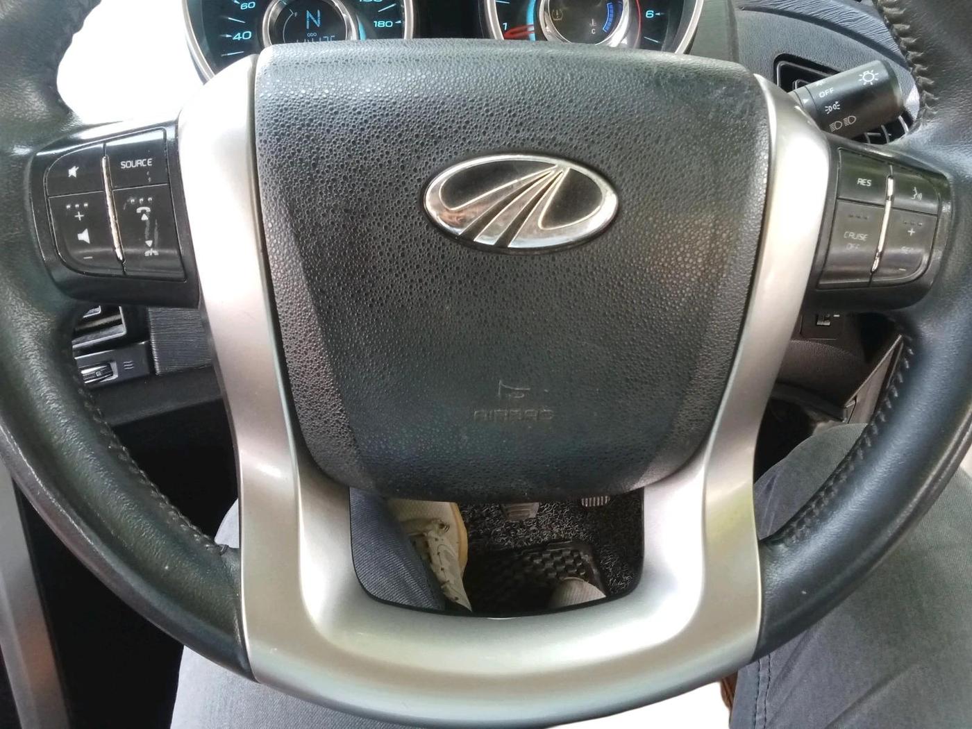 2018 Mahindra XUV500 W9, Diesel, Manual, 1,14,125 km, interior