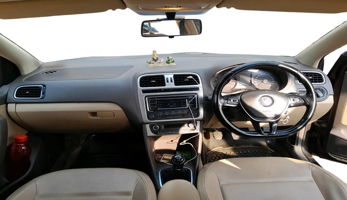 2015 Volkswagen Vento HIGHLINE 1.6 MPI, Petrol, Manual, 1,20,000 km, interior
