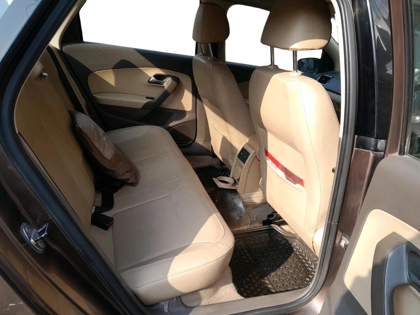 2015 Volkswagen Vento HIGHLINE 1.6 MPI, Petrol, Manual, 1,20,000 km, interior