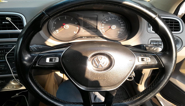 2015 Volkswagen Vento HIGHLINE 1.6 MPI, Petrol, Manual, 1,20,000 km, interior