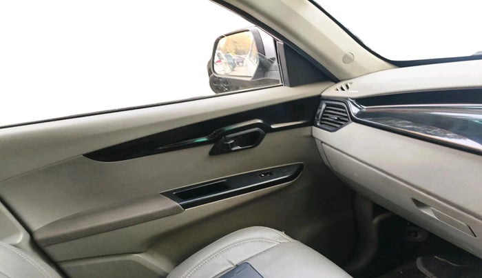 2016 Mahindra Kuv100 K8 D 6 STR, Diesel, Manual, 94,175 km, interior