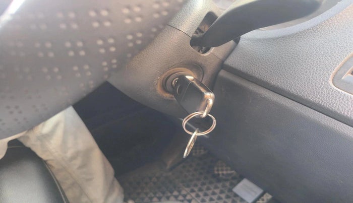 2017 Volkswagen Polo HIGHLINE1.2L, Petrol, Manual, 1,00,848 km, interior