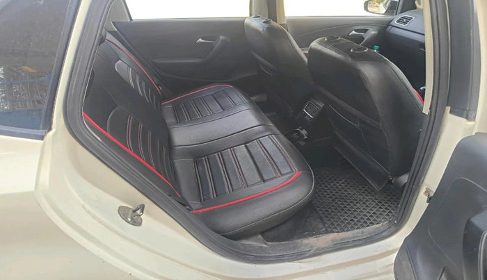 2017 Volkswagen Polo HIGHLINE1.2L, Petrol, Manual, 1,00,848 km, interior