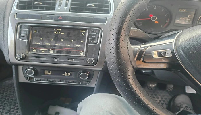 2017 Volkswagen Polo HIGHLINE1.2L, Petrol, Manual, 1,00,848 km, interior