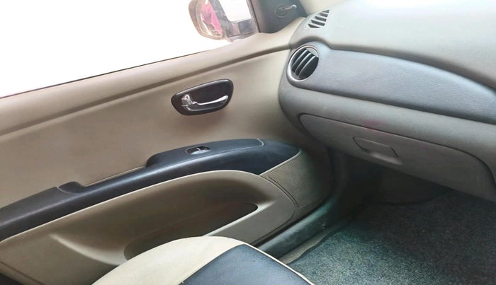 2015 Hyundai i10 SPORTZ 1.1, Petrol, Manual, 32,066 km, interior