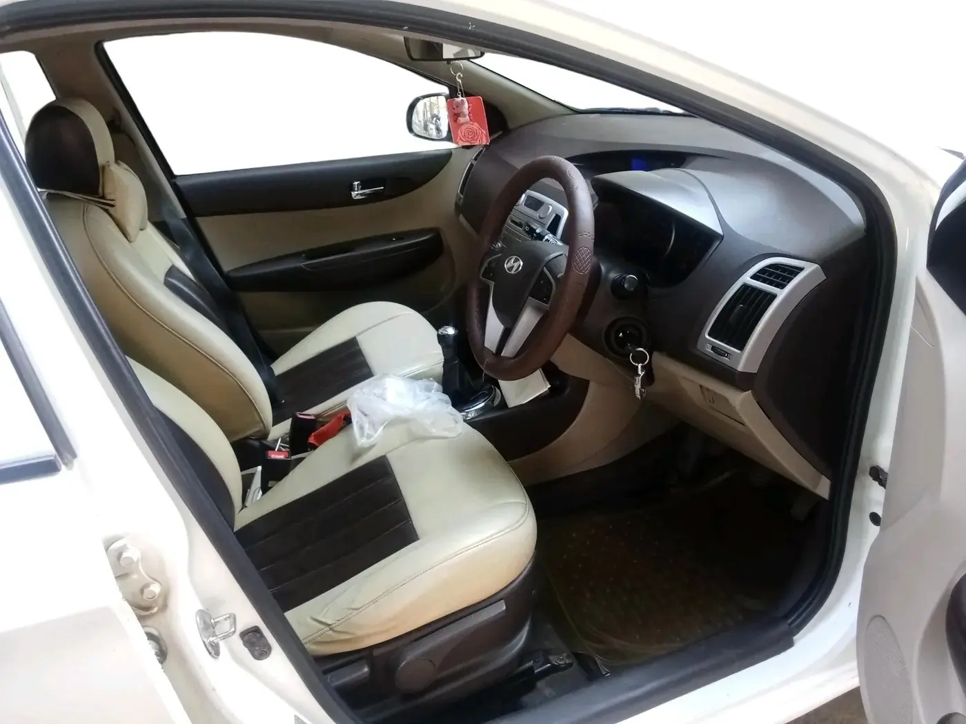 2011 Hyundai i20 ASTA 1.2, Petrol, Manual, 43,757 km, interior