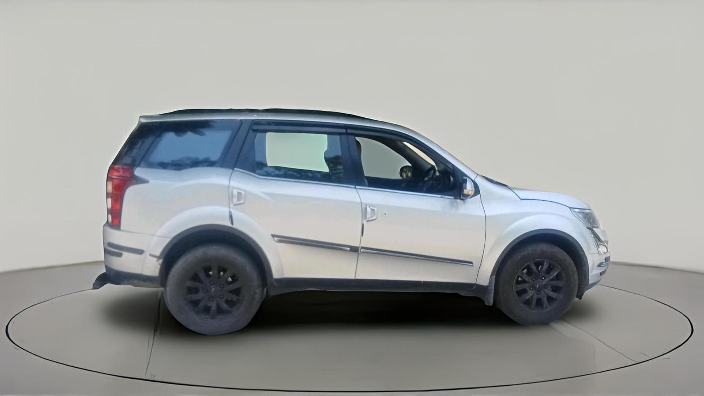 2017 Mahindra XUV500 W10, Diesel, Manual, 1,23,320 km, exterior
