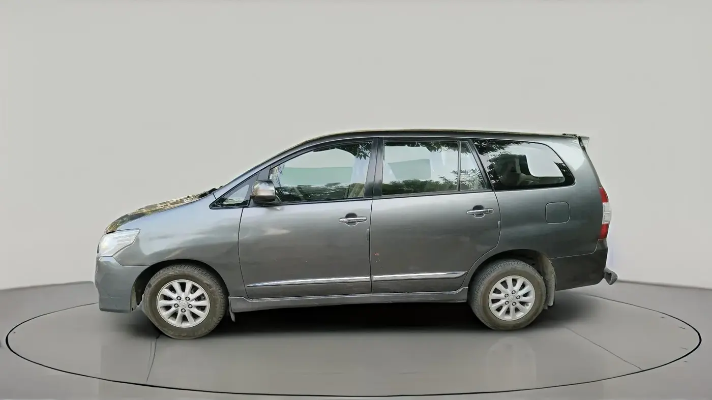 2014 Toyota Innova 2.5 VX 8 STR, Diesel, Manual, 1,45,716 km, exterior