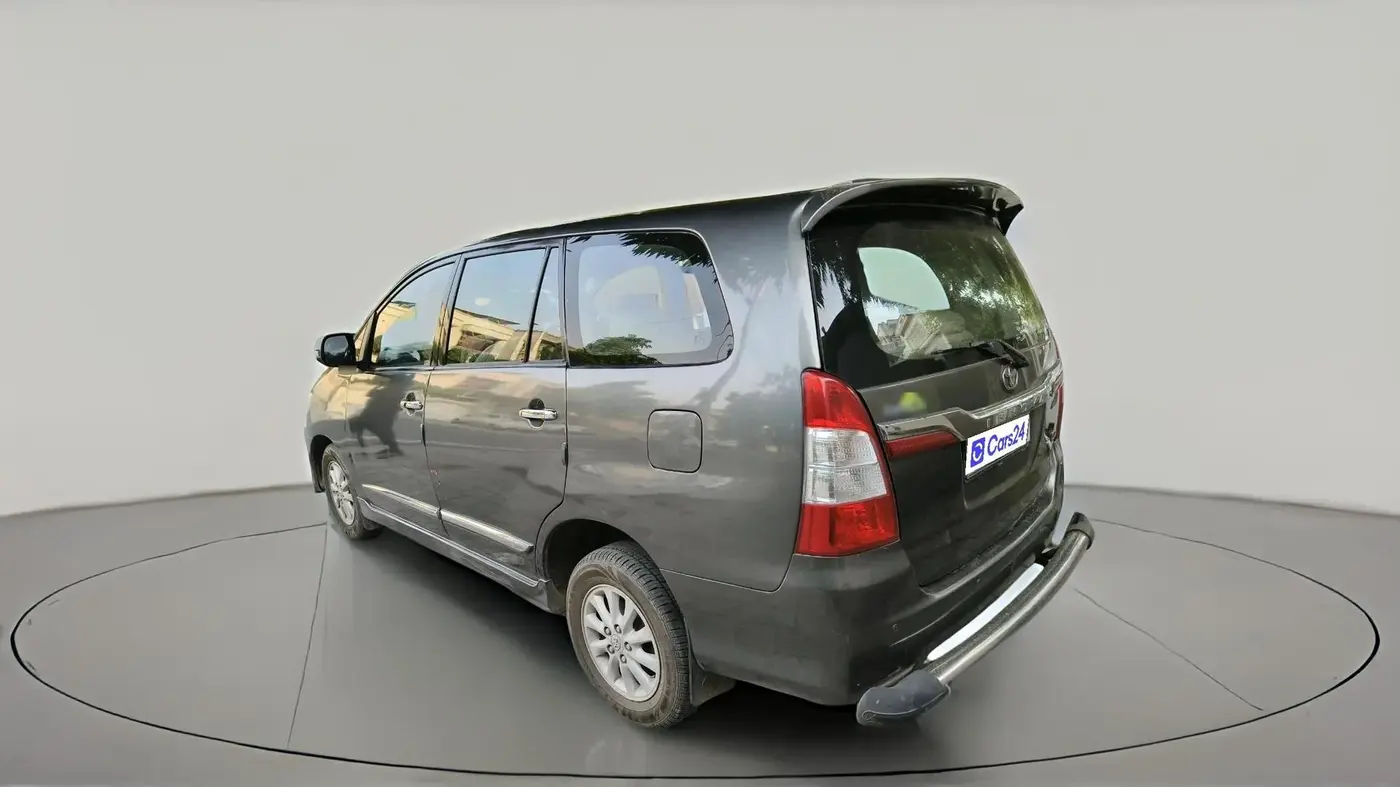 2014 Toyota Innova 2.5 VX 8 STR, Diesel, Manual, 1,45,716 km, exterior